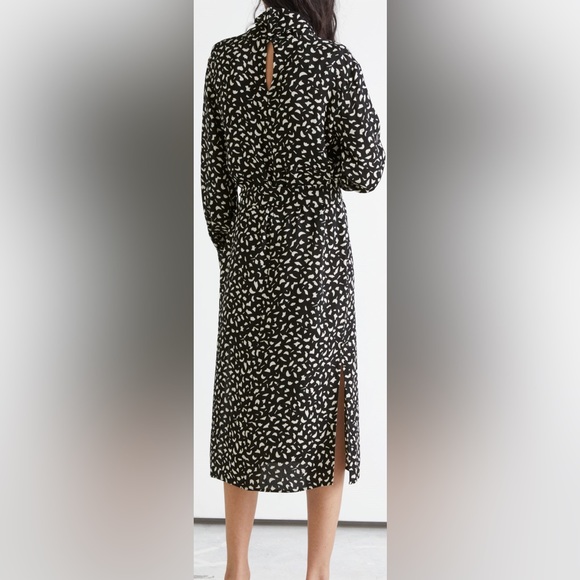 & Other Stories black and white long sleeve turtleneck midi dress size 4 NWT - Picture 2 of 5